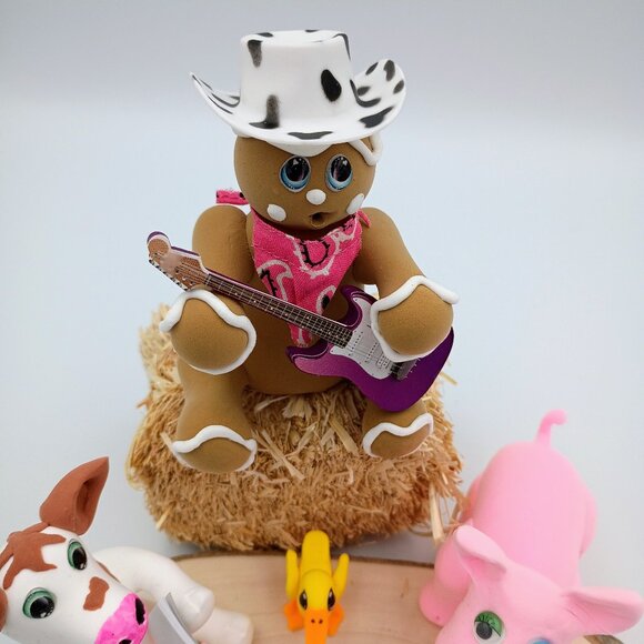 Cowboy Gingerbread Farm Scene – Handmade Foam Clay Display with Pig and Cow - Picture 4 of 6